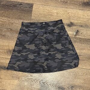Runway camo skort youth large 12-14